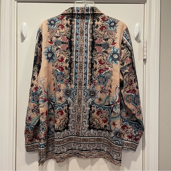 Chicos Long Sleeve Satin Shirt Size2 (12/14) Multicolor Floral Hidden Button Up - Picture 2 of 11